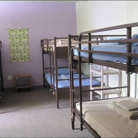 The Burlington Hostel Bagian luar foto