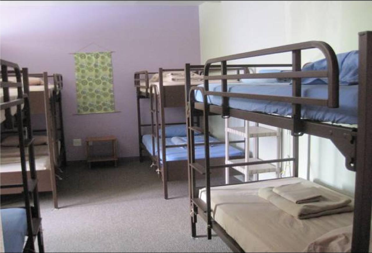 The Burlington Hostel Bagian luar foto