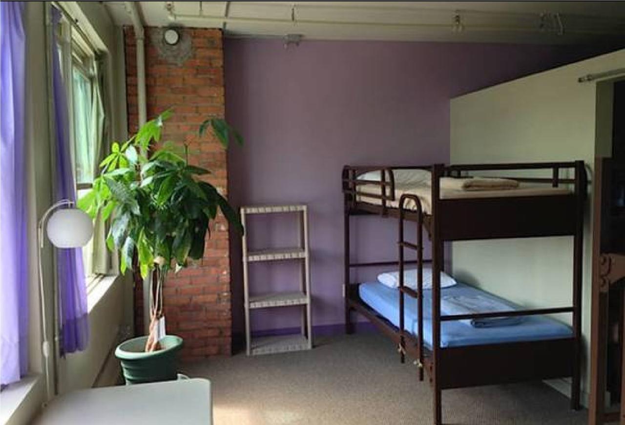 The Burlington Hostel Bagian luar foto