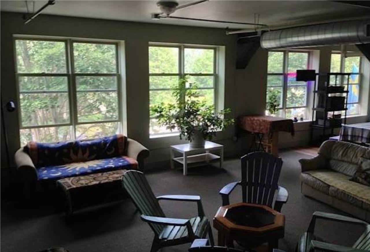 The Burlington Hostel Bagian luar foto
